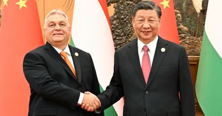 Orban po spotkaniu z Xi. "Może wejść w konflikt nie tylko z UE, ale też z USA"