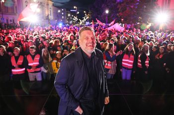 Chce wysłać Tuska i Kaczyńskiego na emeryturę. "Są niezdolni"
