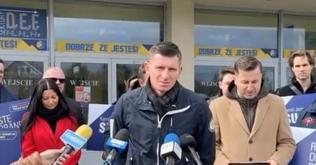 Z boiska do samorządu. Wystąpienie piłkarza hitem sieci