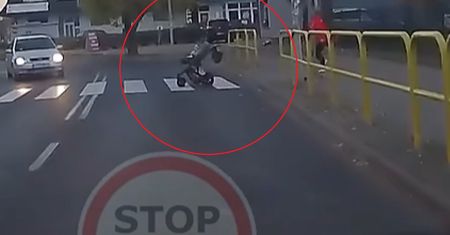 Mrożące krew w żyłach nagranie z Torunia. Wózek wjechał na ulicę
