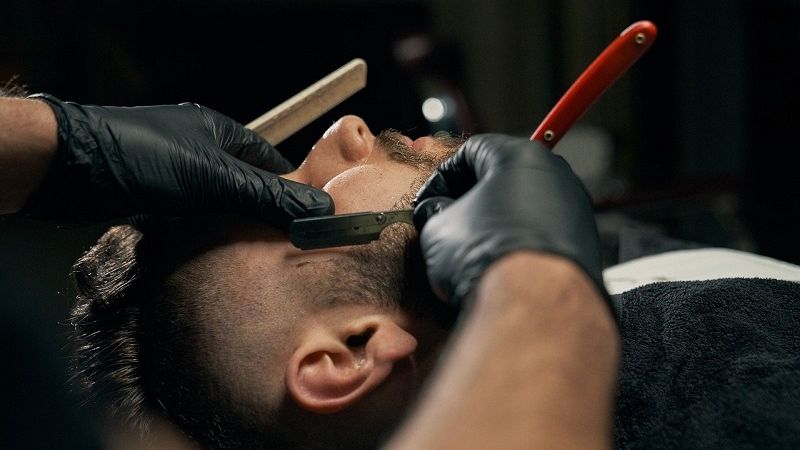 fryzjer barber brzytwa golenie strzyżenie