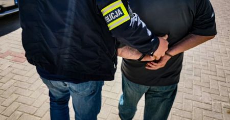 Białystok. 71-latek aresztowany. Włamał się i okradł mieszkanie