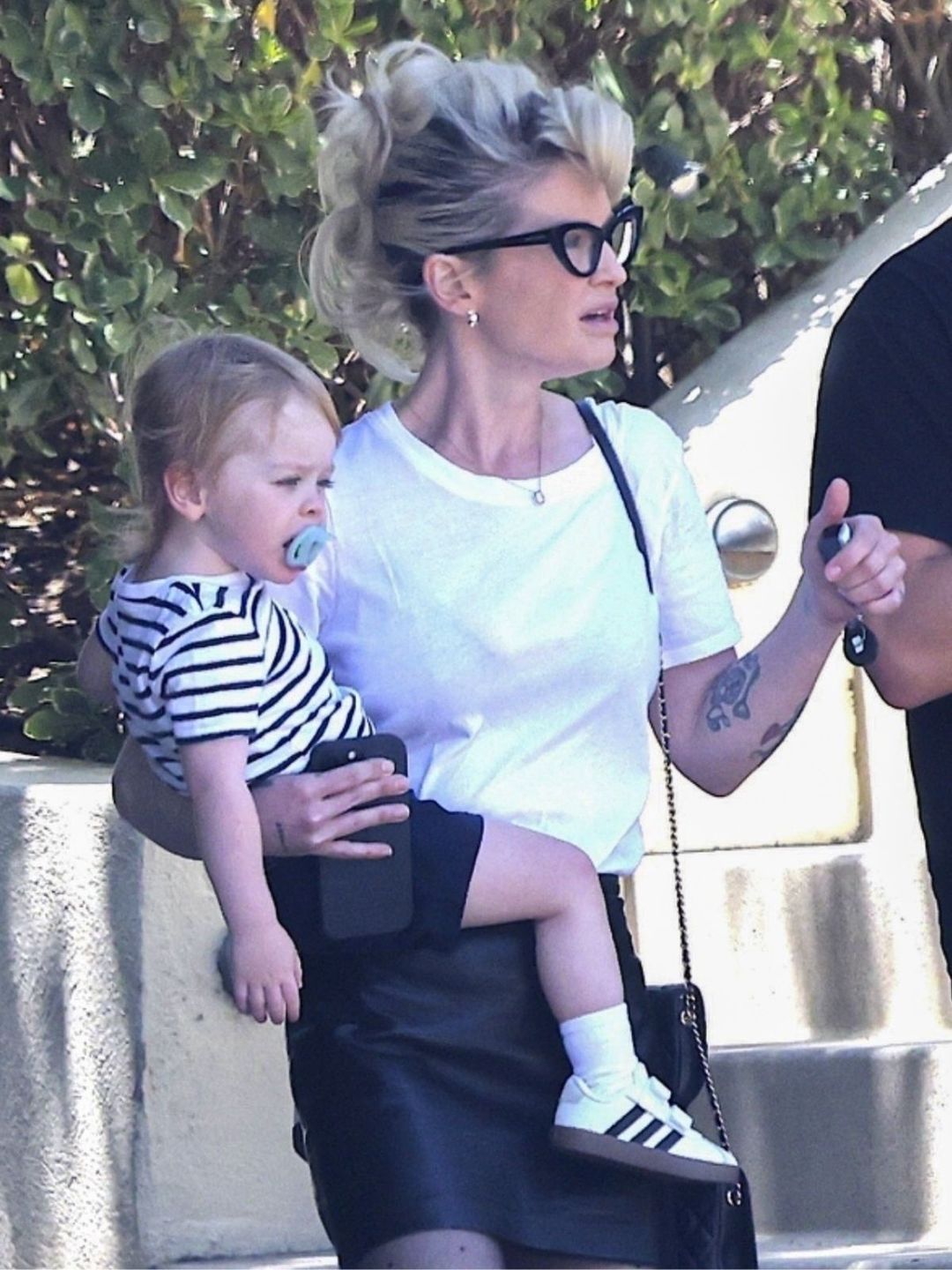 Kelly Osbourne na spacerze 