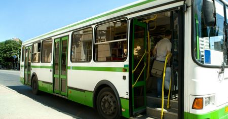 Zderzenie autobusu z samochodem osobowym