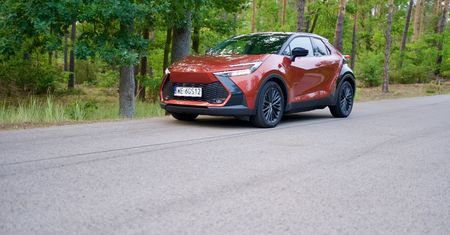 Toyota C-HR z "wtyczką" i na bogato. Testujemy najwyższy wariant za ponad 215 tys. zł