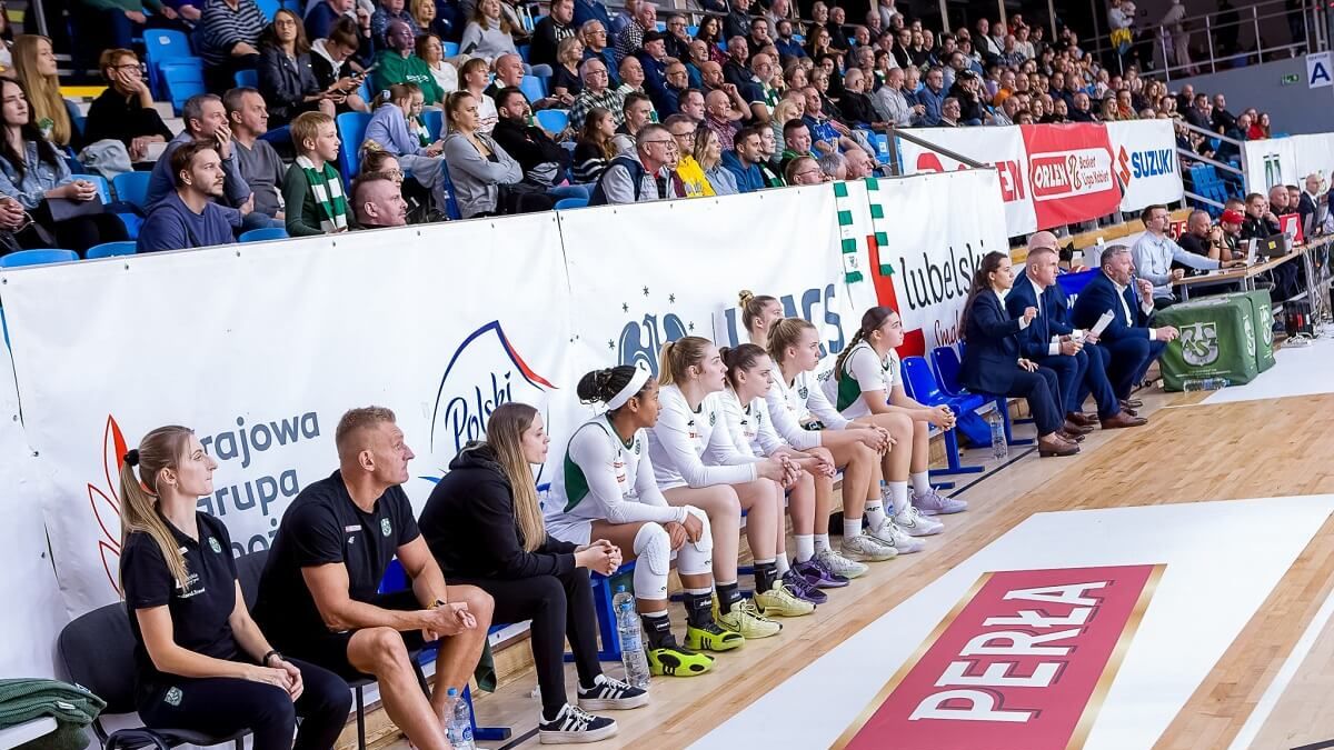 koszykarki, trener, kibice