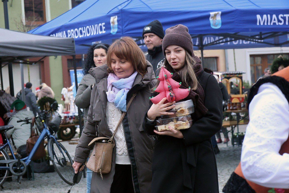 Jarmark Mikołajkowy w Prochowicach, animacje dla najmłodszych, pyszne potrawy, świąteczna atmosfera