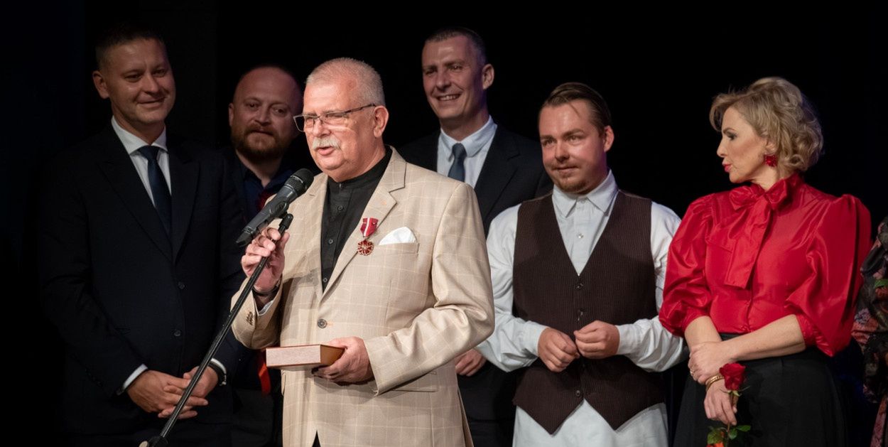 Włocławek: Wyróżnienie za 45 lat pracy i pasji. Medal Gloria Artis przyznany