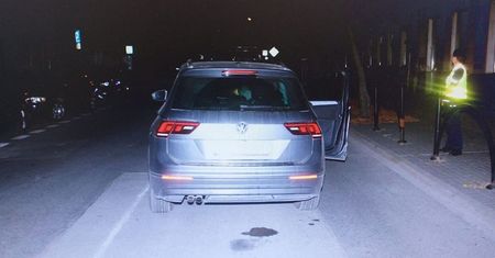 Groźny wypadek w centrum Lublina. Chłopiec wbiegł z chodnika na ulicę, wprost pod jadącego volkswagena