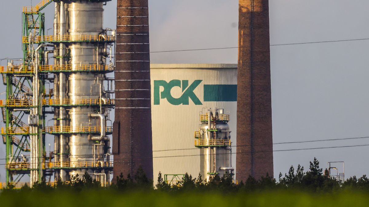 Ropa Putina płynęła dalej mimo sankcji. UE wskazuje winnego