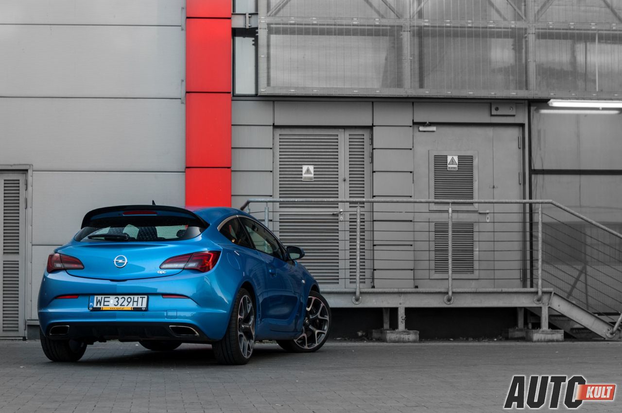 Nowy Opel Astra OPC GTC (2014) - test