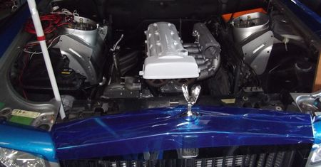 Oszczędny czy błyskotliwy? Włożył do Rolls-Royce'a silnik Toyoty