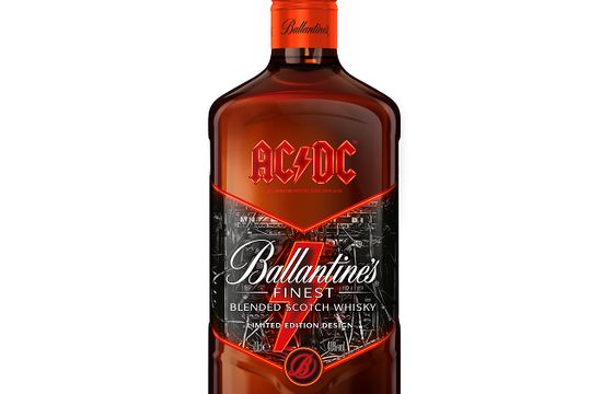 AC/DC na butelce Ballantine’s Finest