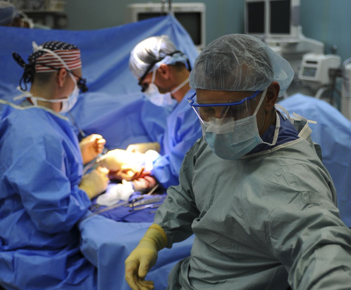 Wyjątkowa operacja w Zielonej Górze. Lekarze usunęli gigantycznego guza/ zdjęcie ilustracyjne