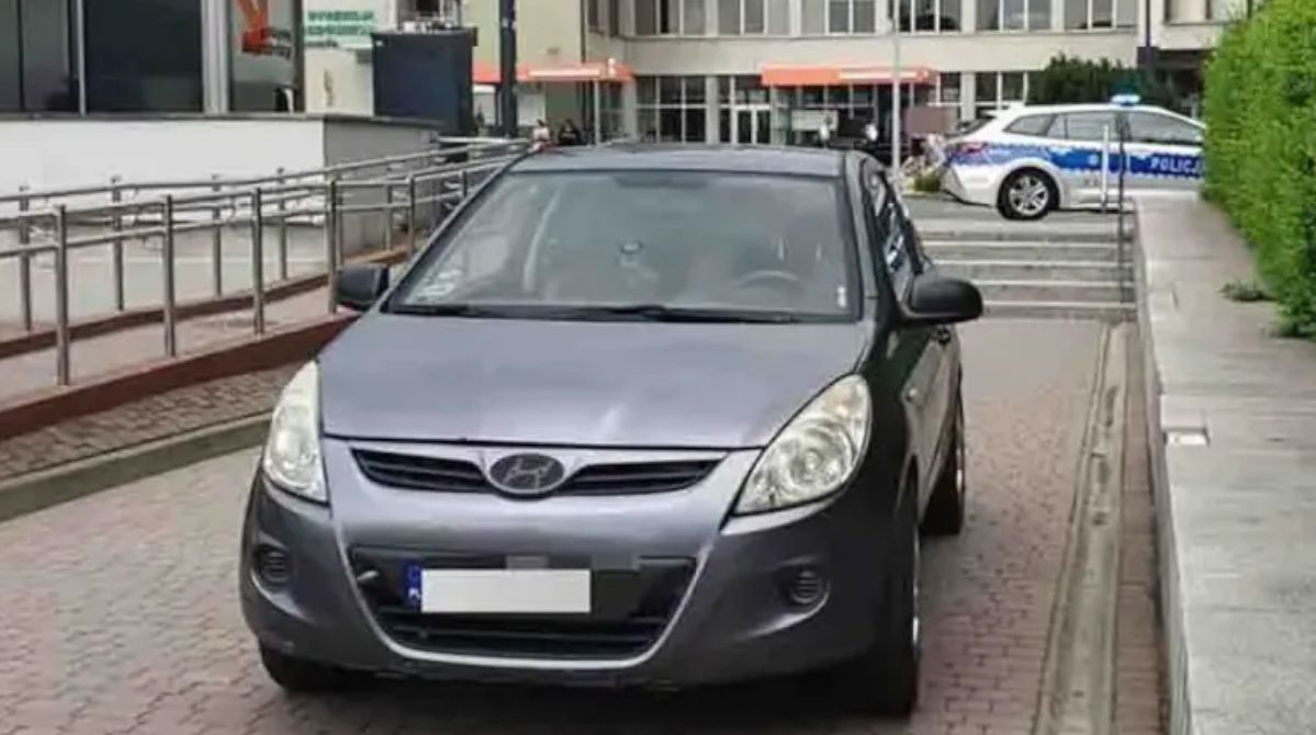 Rzeszów: Zjechał na parking po schodach, bo tak kazała nawigacja