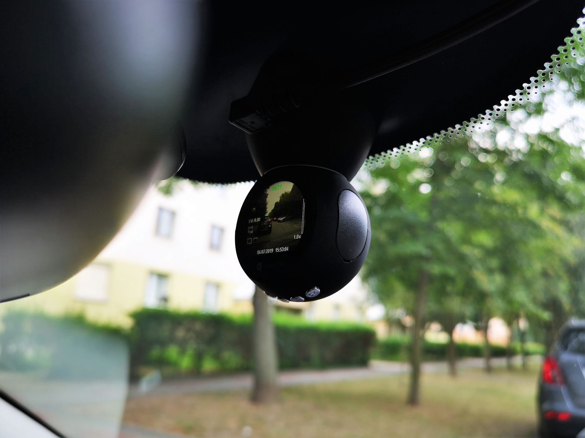 Krótki test Navitel R1050: Kamerka z GPS i bazą fotoradarów 3