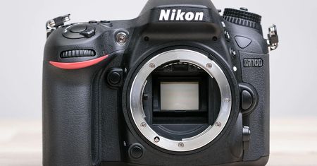 10-letni Nikon D7100 dostał aktualizację oprogramowania. Producent o nim pamięta