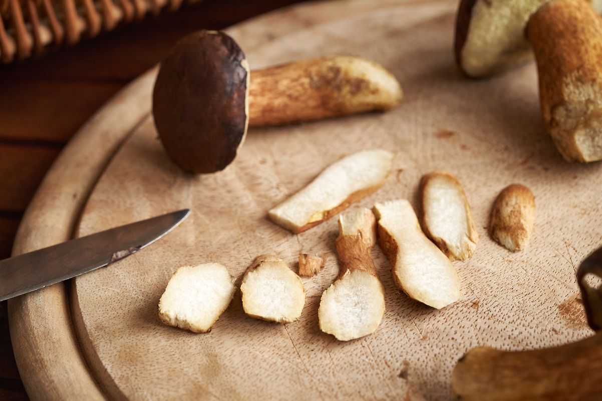 Master the art of mushroom drying with these expert tips