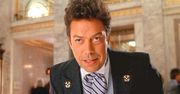 Tak dziś wygląda Tim Curry. Od 13 lat jest przykuty do wózka