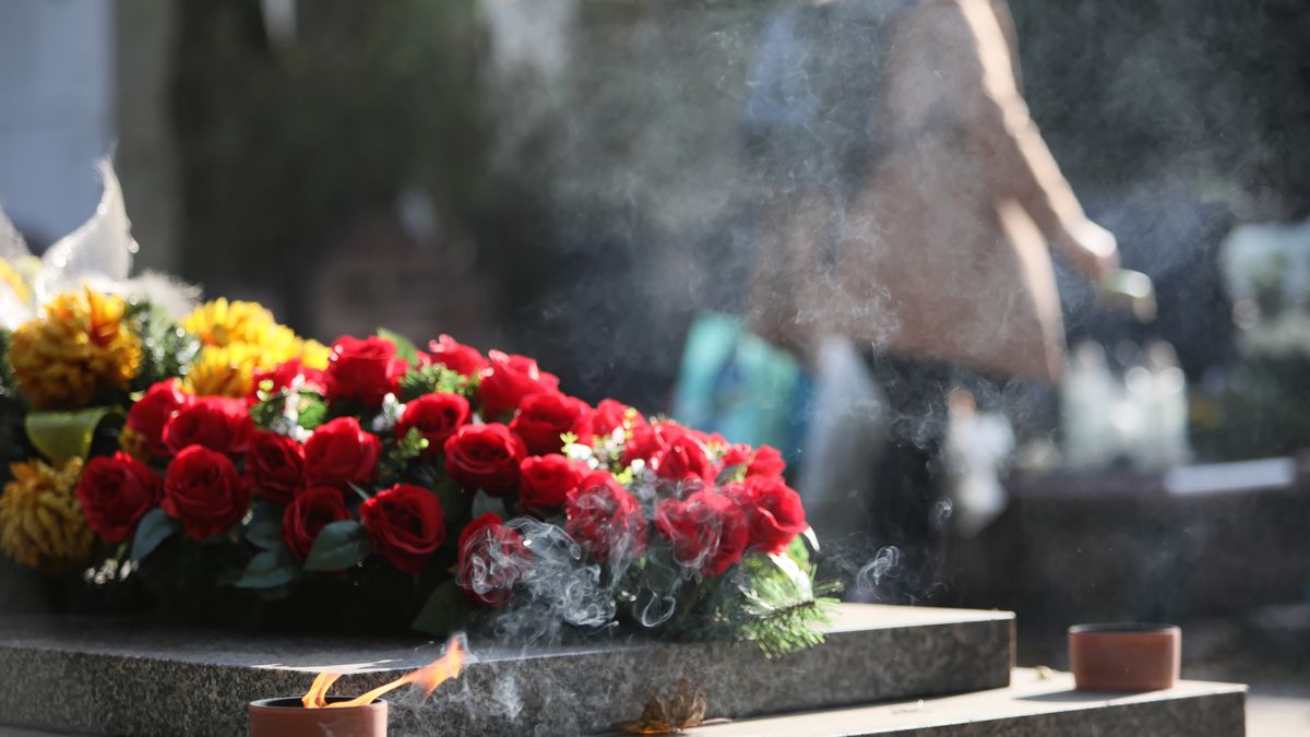 Czy jutro, 1 listopada, zrobimy zakupy w sklepach?