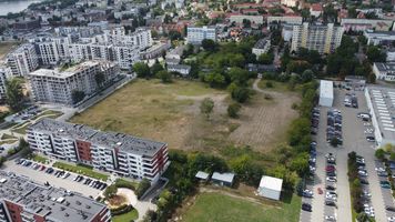 Toruń. Teren po dawnym Metronie na sprzedaż. Mogą tu stanąć bloki