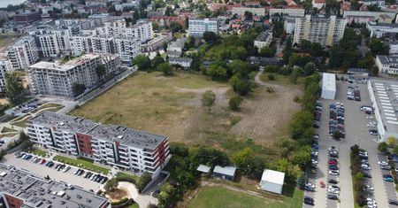Toruń. Teren po dawnym Metronie na sprzedaż. Mogą tu stanąć bloki