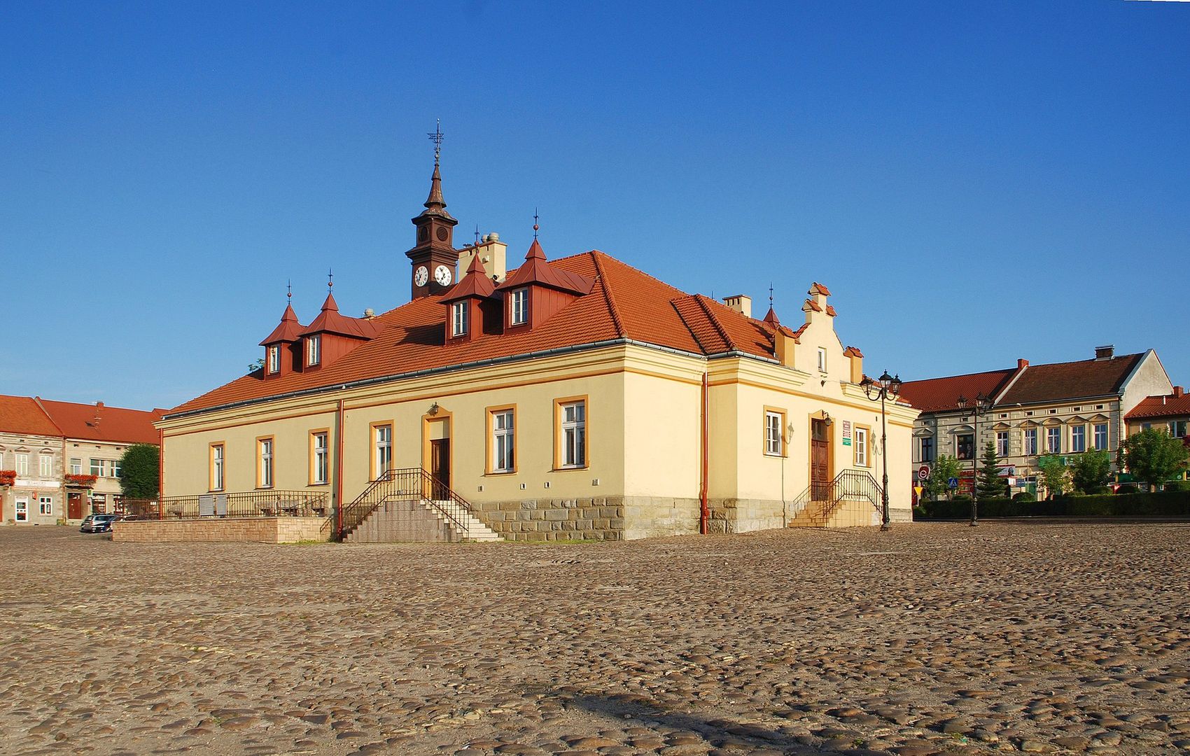 Ratusz w Zakliczynie przed rewitalizacją miasta w 2015 r. 