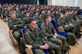Rekordowa liczba kandydatów do "Szkoły Orląt". Chcą zmian zasad
