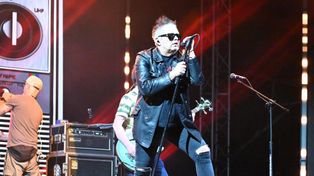 Stalowa Wola: Muniek z zespołem T.Love dał nocny koncert przy błyskawicach na błoniach w Stalowej Woli. Zobacz zdjęcia