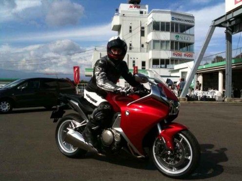 No i jest! Honda VFR1200F i pierwsze testy (wideo)