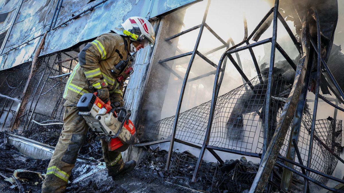  Pożar kompleksu handlowego przy ul. Marywilskiej 44 w Warszawie
