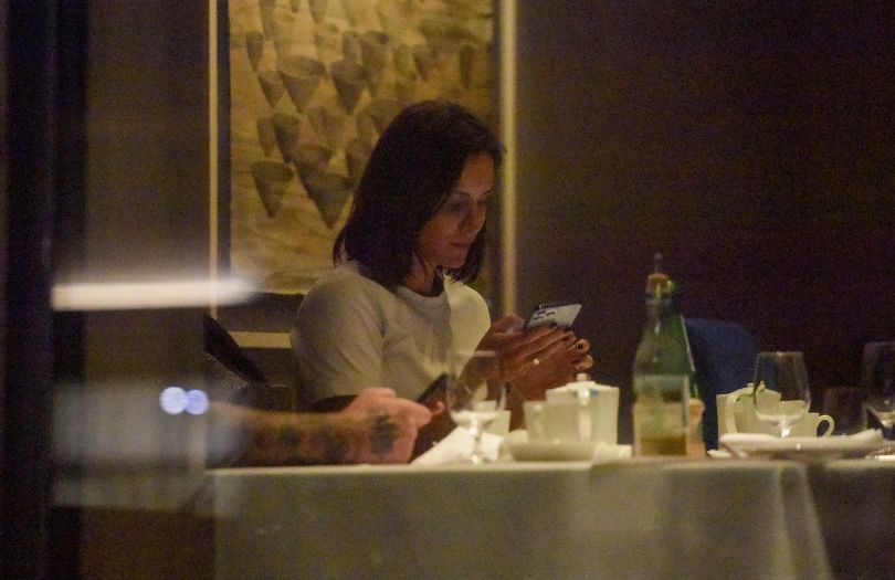 Sara i Artur Borucowie randkują w restauracji