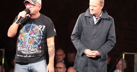 Jerzy Owsiak na pl. Zamkowym. "Nie powiem słowa na osiem gwiazdek"
