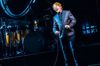 Cztery dekady wdzięczności, czyli koncert Simply Red w Krakowie [RELACJA, ZDJĘCIA]