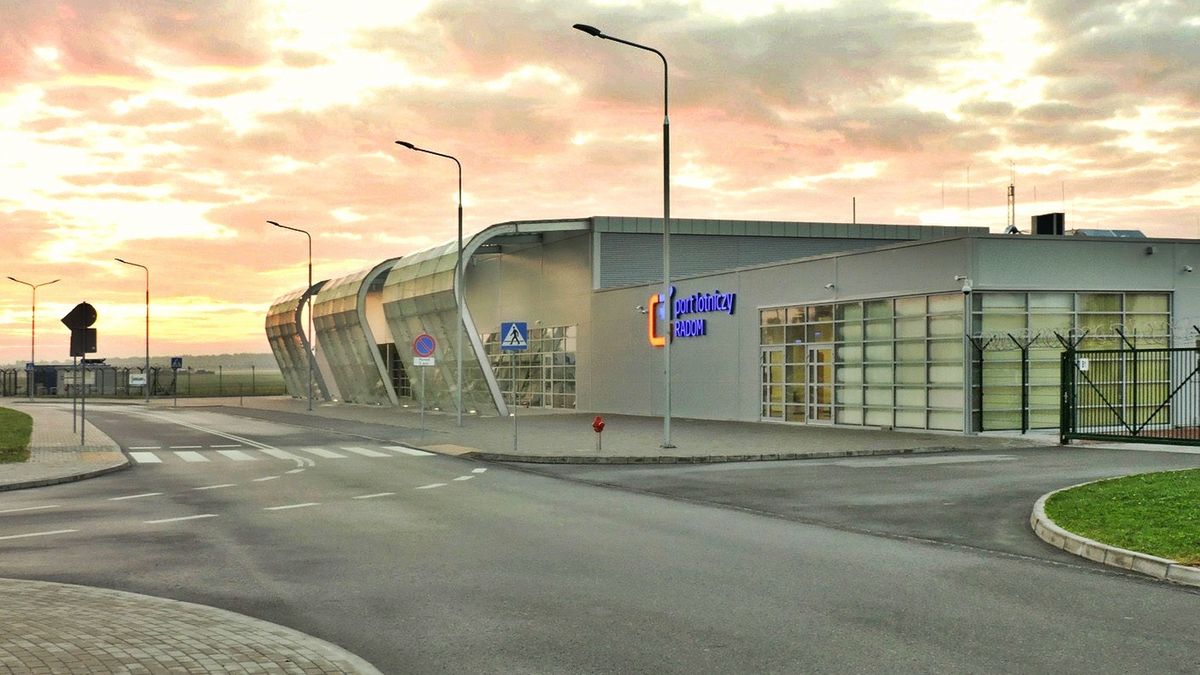 Lotnisko w Radomiu w ubiegłym roku obsłużyło 112 610 pasażerów