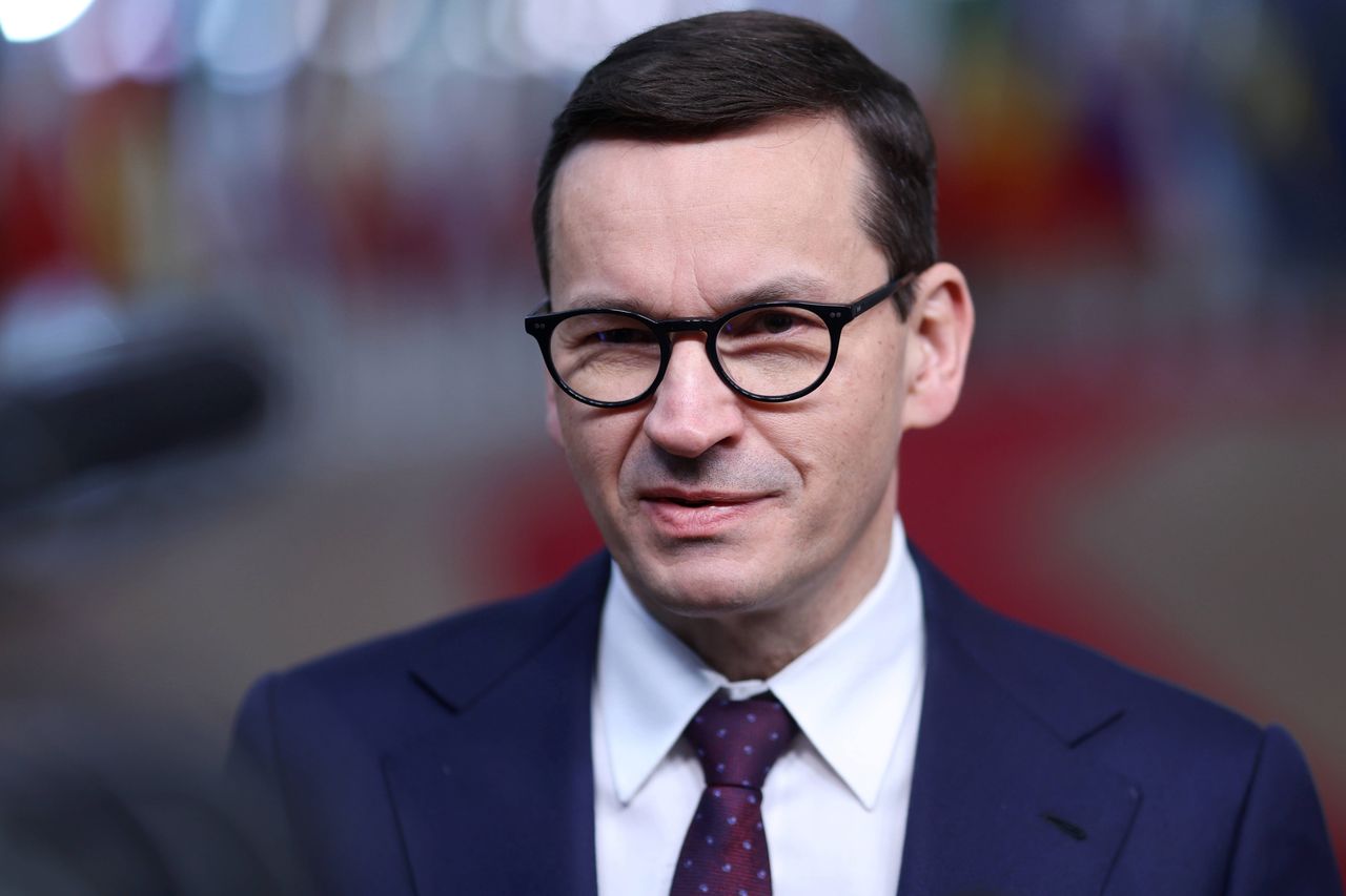 Wysokie ceny paliw winą rządu? Były minister nie ma złudzeń