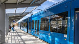 Kraków: Tramwaje wreszcie wróciły na Wzgórza Krzesławickie. Nie poznacie teraz tej pętli! Trwa budowa dworca autobusowego
