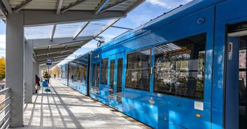 Kraków: Tramwaje wreszcie wróciły na Wzgórza Krzesławickie. Nie poznacie teraz tej pętli! Trwa budowa dworca autobusowego