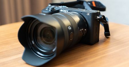 Sony wstrzymuje produkcję 3 aparatów. Jeśli planowałeś któryś kupić, będzie problem