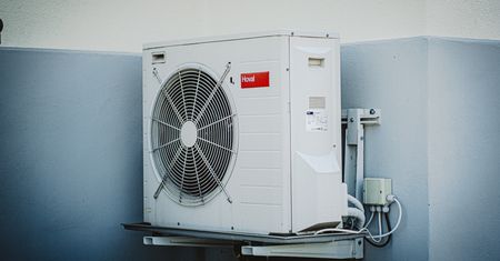 Klimatyzator czy klimakonwektor? Co wybrać na upały?