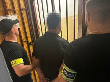 Podejrzane zachowanie Gruzina zwróciło uwagę policjanta po służbie. Zatrzymanie w Kozienicach