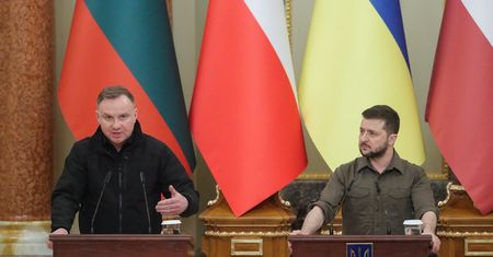Andrzej Duda wychwalony. Jarosław Gowin docenił prezydenta
