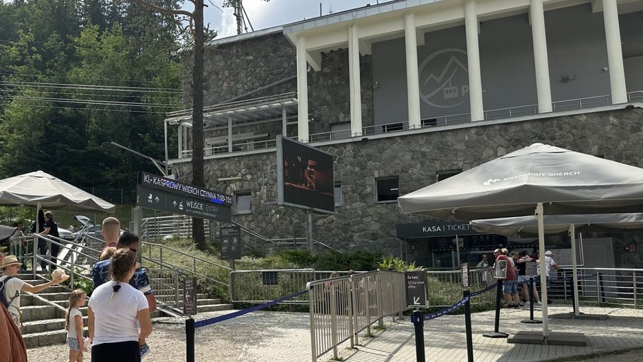 W kolejkach do kas nie było wielu chętnych