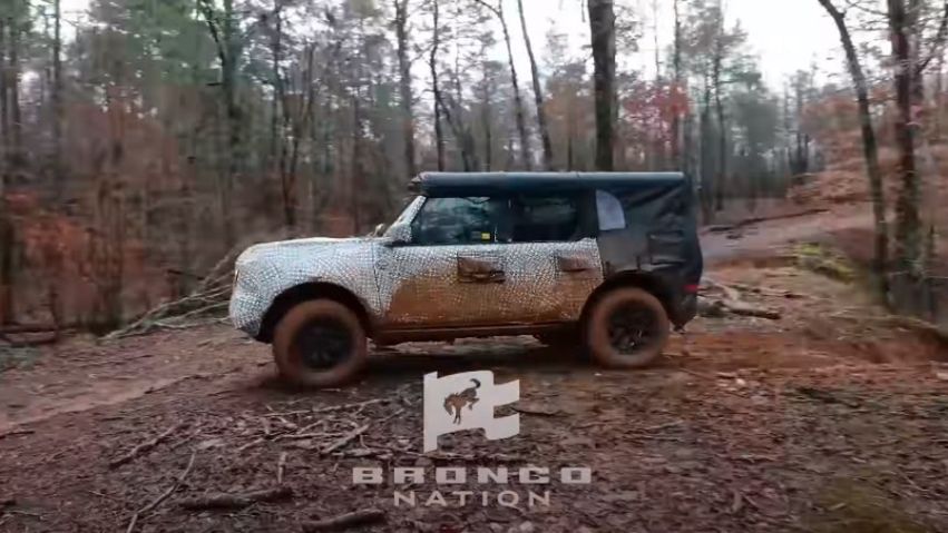 To, co dzieje się z nowym Fordem Bronco, możecie śledzić na oficjalnym kanale YouTube o nazwie "The Bronco Nation".