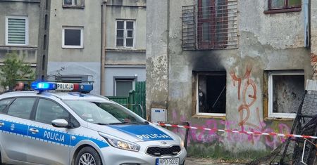 Tragiczny pożar przy ul. Nowy Świat. Odnaleziono zwłoki mężczyzny w spalonym pustostanie