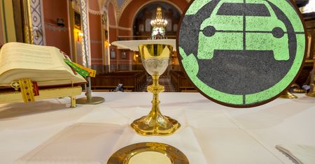 Tu po mszy naładujesz auto. Nowy pomysł kurii w Lublinie