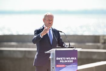 "Nie chcemy już bitew". Tusk w dzień Święta Wojska Polskiego