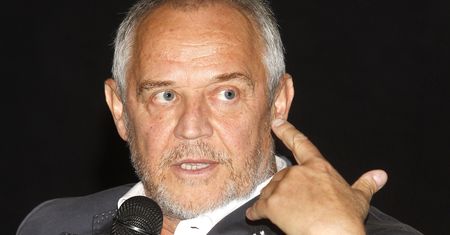 Marek Kondrat ostro o Jarosławie Kaczyńskim. "Mąż stanu ze śladami marchewki na klapie marynarki"
