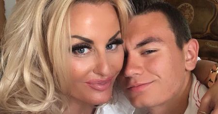 Dagmara Kaźmierska odwiedziła Conanka w pracy... z jajkami. Internauci są ZAŻENOWANI: "Ale WSTYD! Szkoda tego chłopaka"