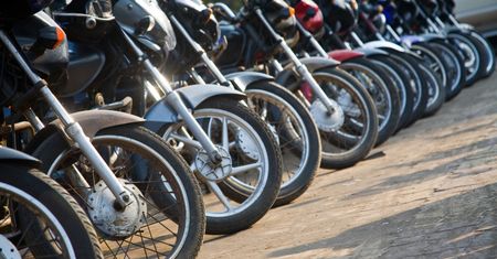 Z policyjnego parkingu znikają motocykle. Już brakuje dwóch